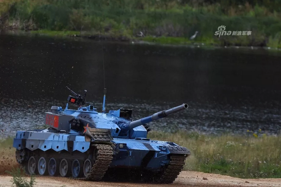 “坦克兩項(xiàng)”半決賽中國小組奪魁，“海上登陸”接力賽暫居第一